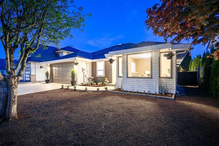 Property Photo:  15512 112 Avenue  BC V3R 6H1 