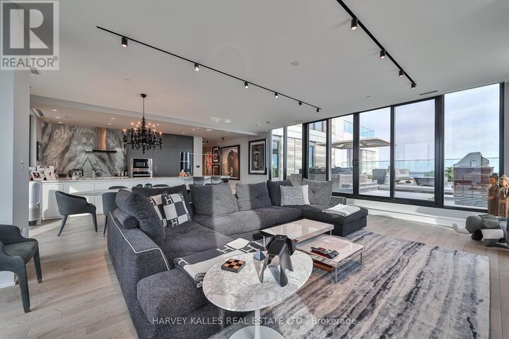Property Photo:  118 Merchants' Wharf 1012  ON M5A 0L3 