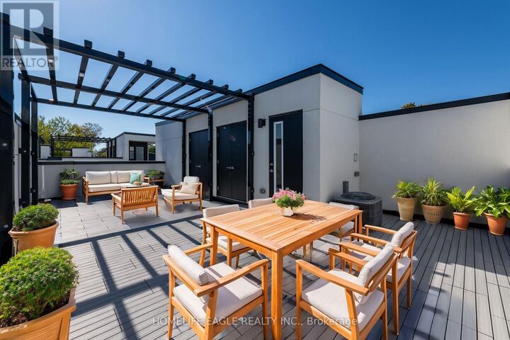 Property Photo:  2 Mariner'S Pier Way  ON L3V 8P4 