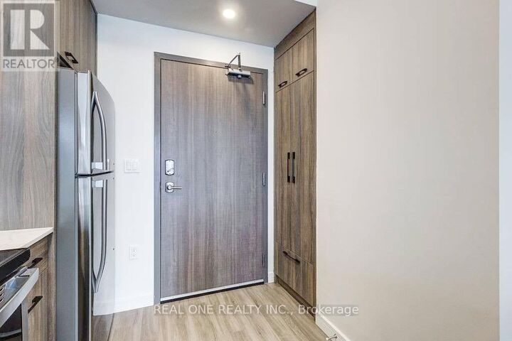 Property Photo:  49 Walnut Street South 1706  ON L8N 2K9 