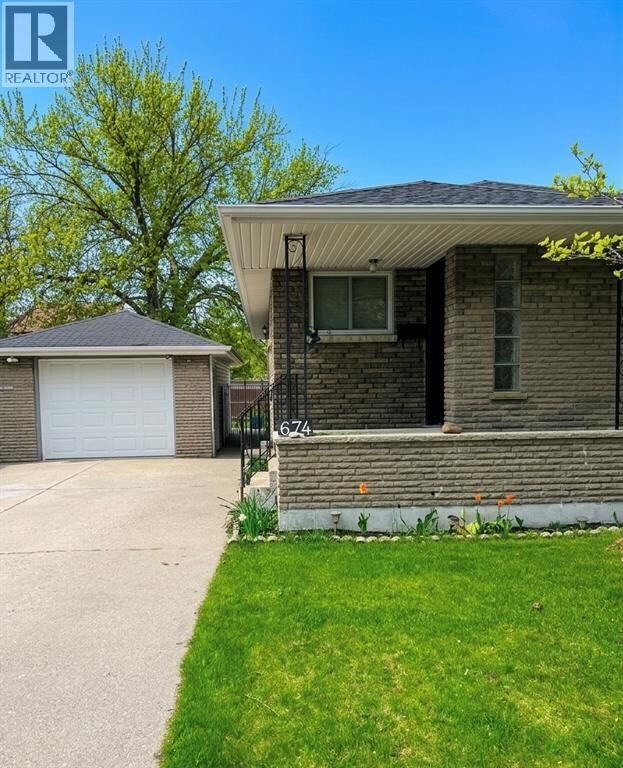 Property Photo:  674 Grove Avenue  ON N7V 2Y1 