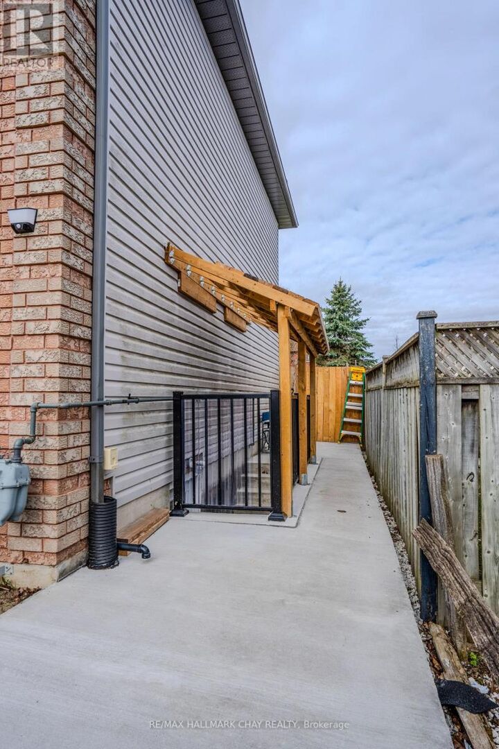 Property Photo:  19 Julie Street Lower  ON L0M 1B3 