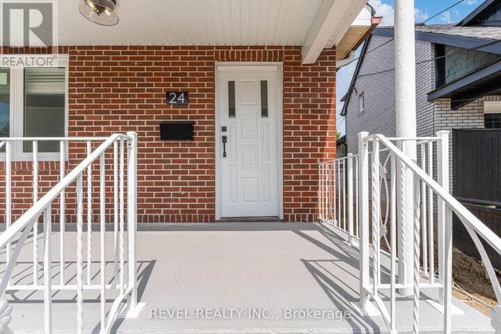 Property Photo:  24 Kenora Crescent Main  ON M6M 1C6 