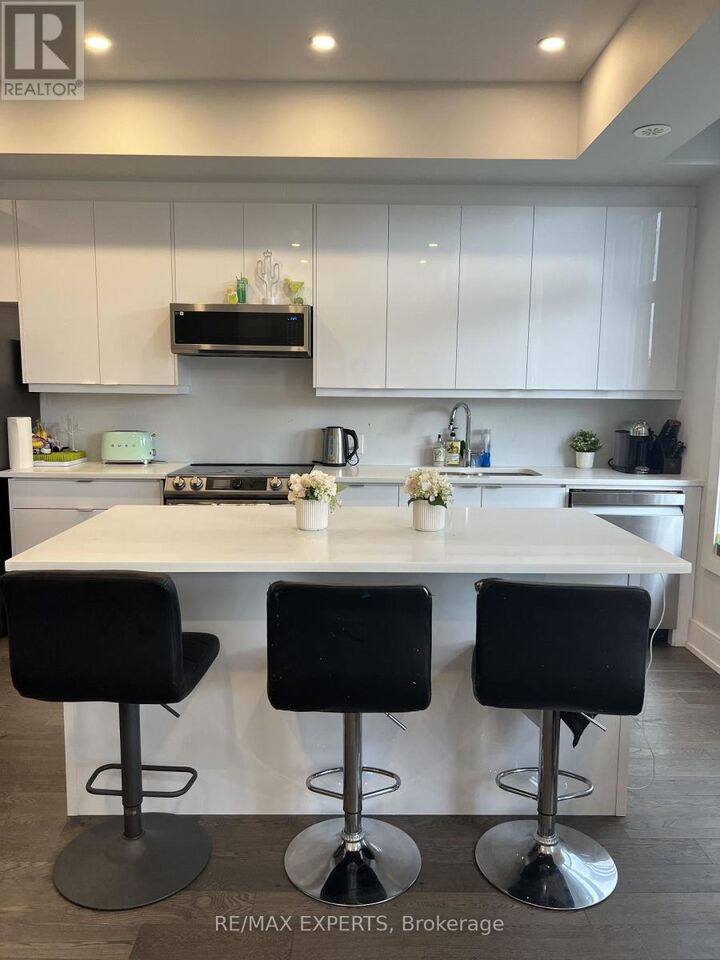 Property Photo:  9560 Islington Avenue U213  ON L4H 4Z5 