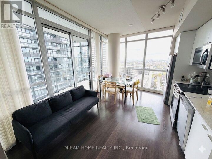 Property Photo:  30 Roehampton Avenue 2902  ON M4P 0B9 