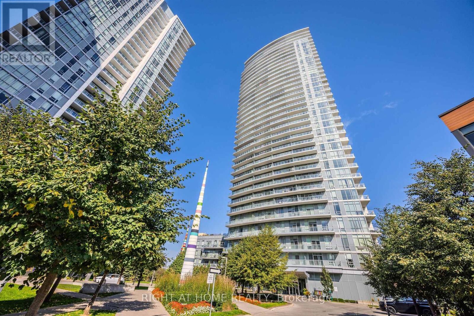 Property Photo:  70 Forest Manor Road 206  ON M2J 0A9 