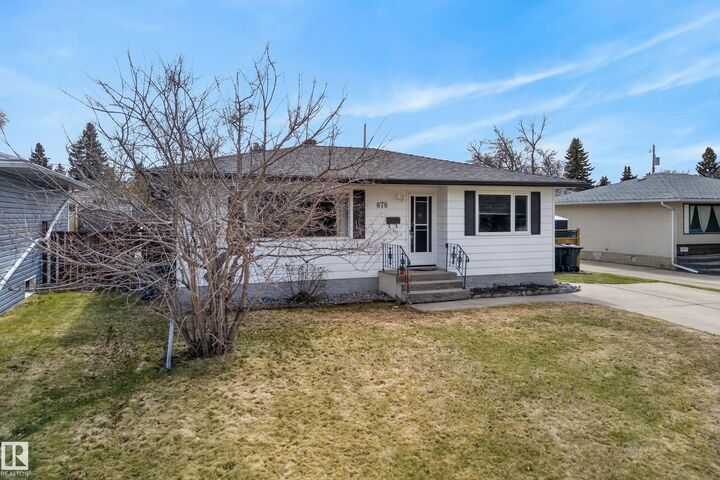 Property Photo:  878 Juniper Avenue  AB T8A 2C7 