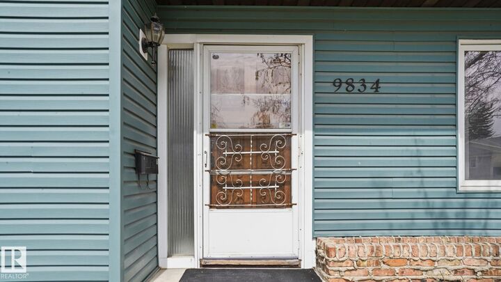 Property Photo:  9834 167A Avenue NW  AB T5X 2Z2 