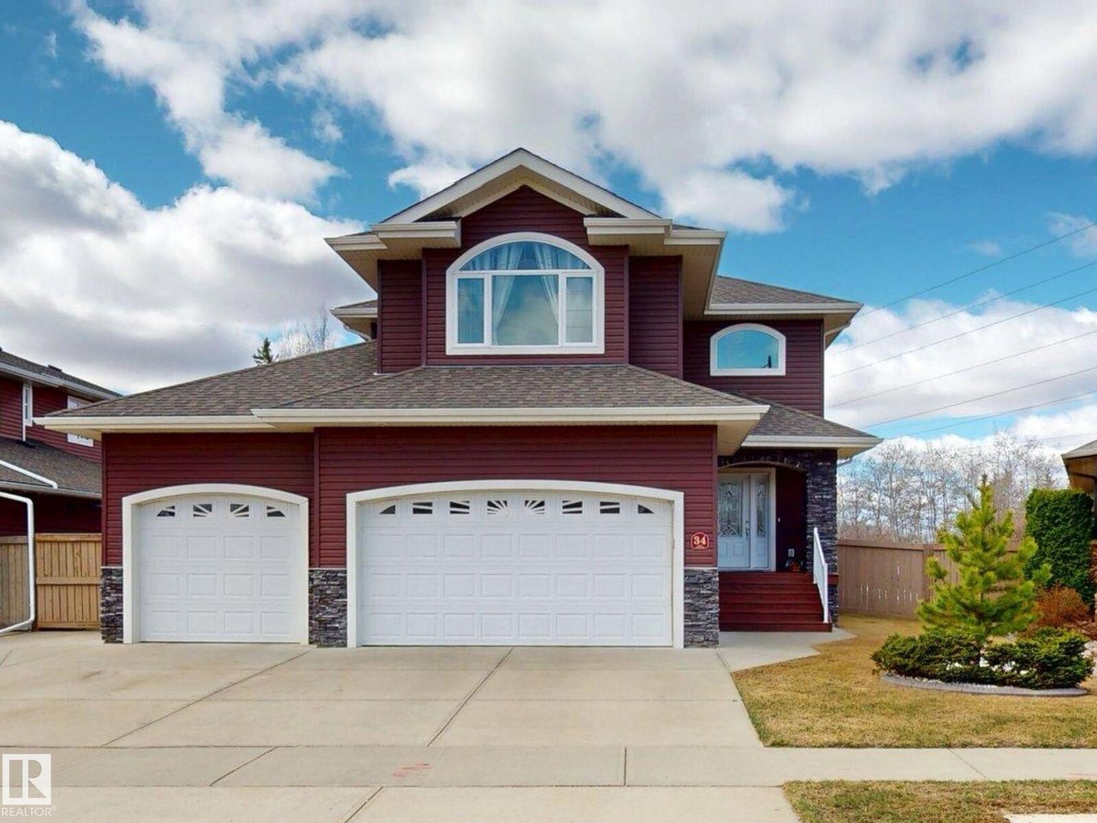 Property Photo:  34 Vale Terrace  AB T8L 0B1 