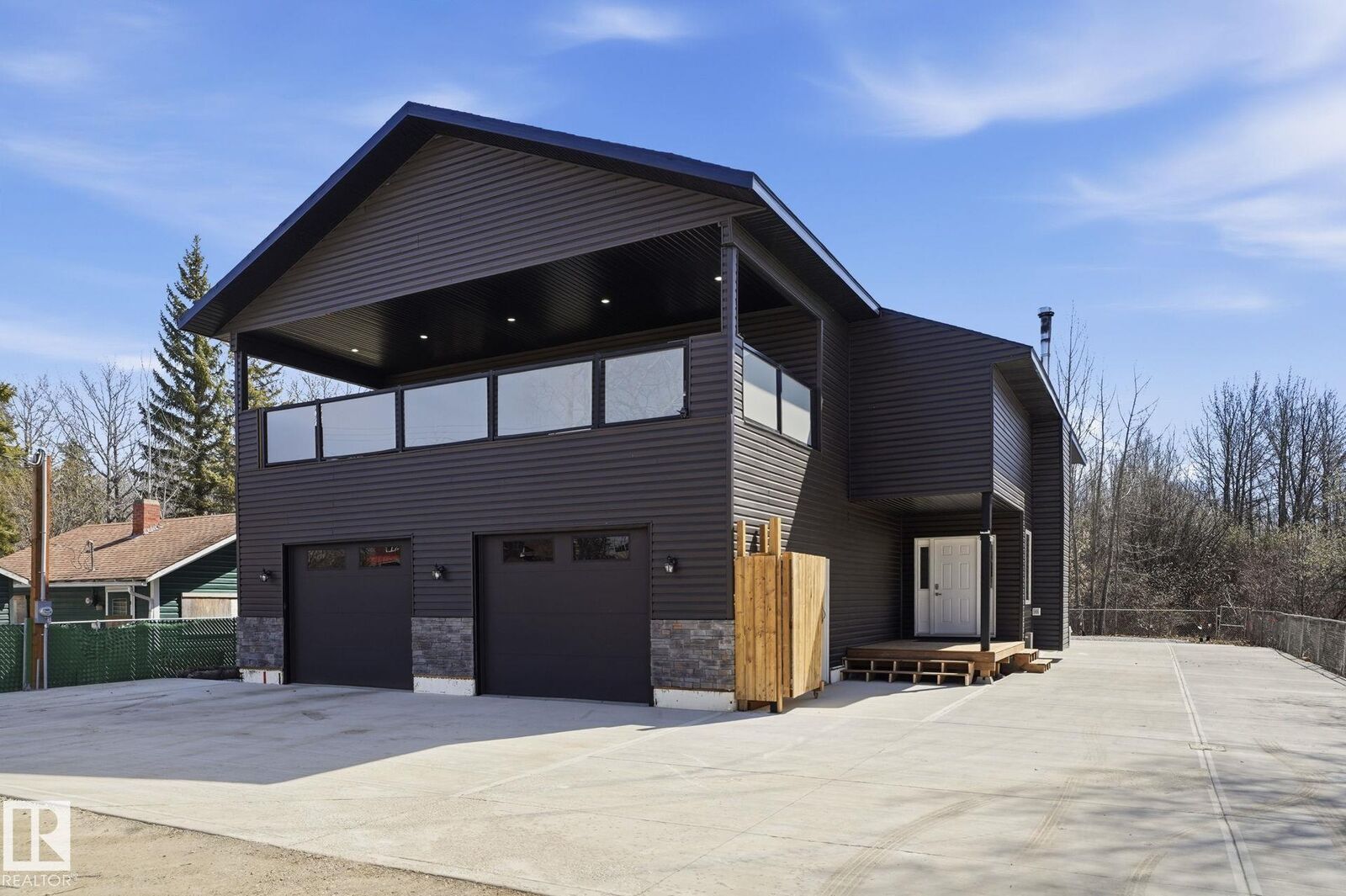 Property Photo:  213 2 Avenue  AB T0C 1X0 