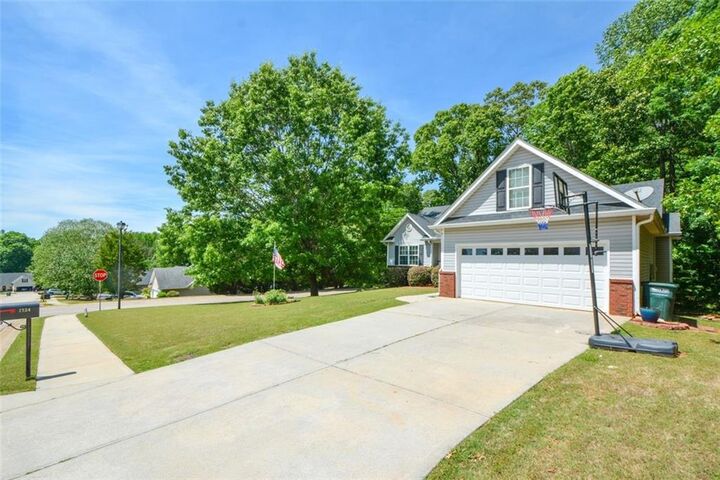 Property Photo:  1324 Charleston Avenue  GA 30529 