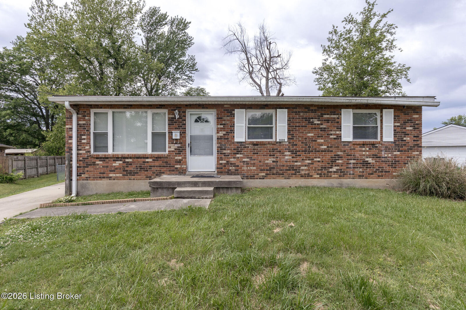 Property Photo: 5606 Leemont Ct KY 40272