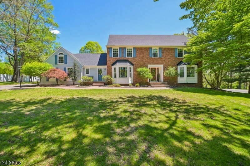 Property Photo:  6 Windsor Ct  NJ 08801 