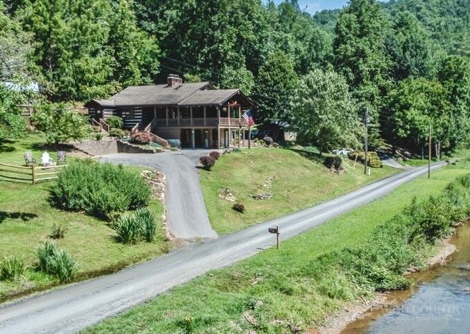 Property Photo:  1059 Mouth Of Silas Creek Road  NC 28643 