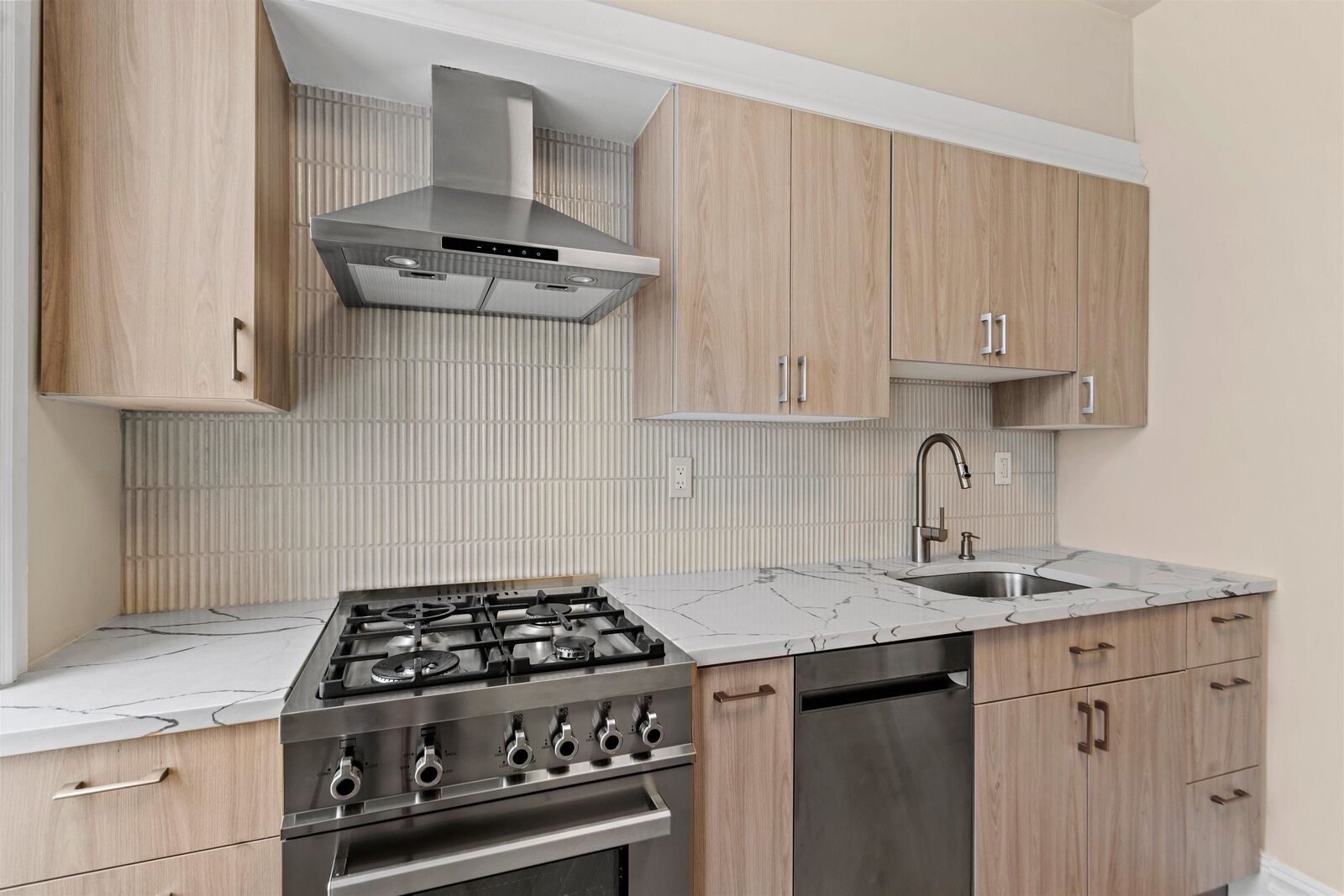 Property Photo:  630 Palisade Ave 3  NJ 07307 