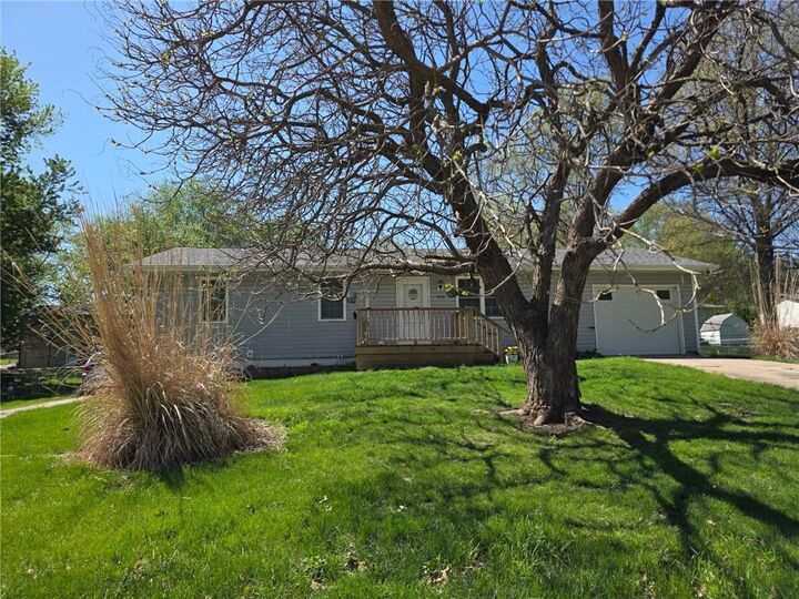 Property Photo:  606 S Catalpa Street  MO 64485 