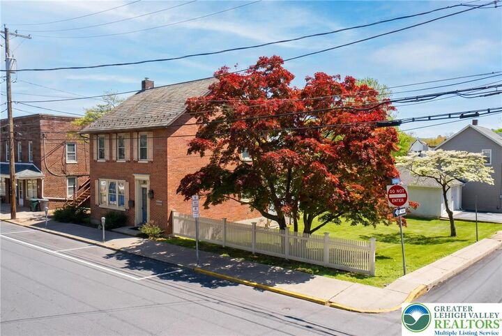 Property Photo:  32 E Center Street  PA 18064 