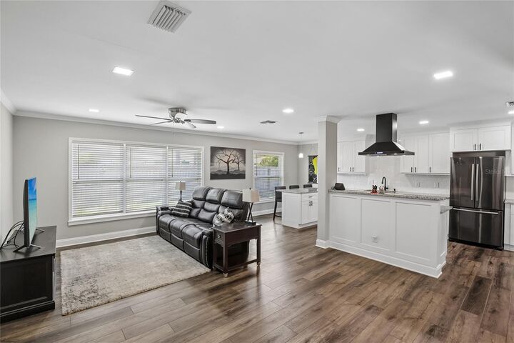 Property Photo:  1872 Hunt Lane  FL 33764 