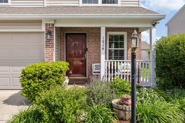Property Photo:  1824 Creekside Drive  IN 46112 