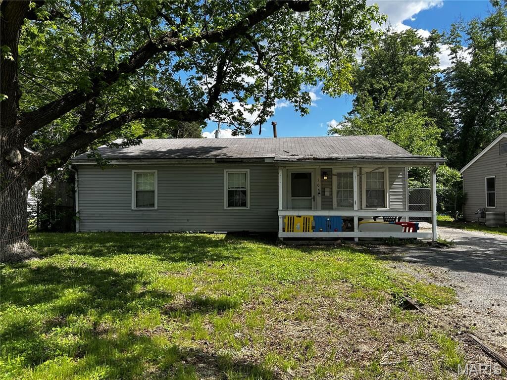 Property Photo:  508 Saint James Drive  IL 62206 