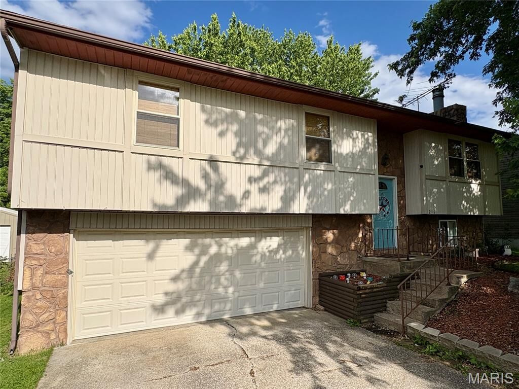 Property Photo:  216 S Shawnee Boulevard  MO 63755 