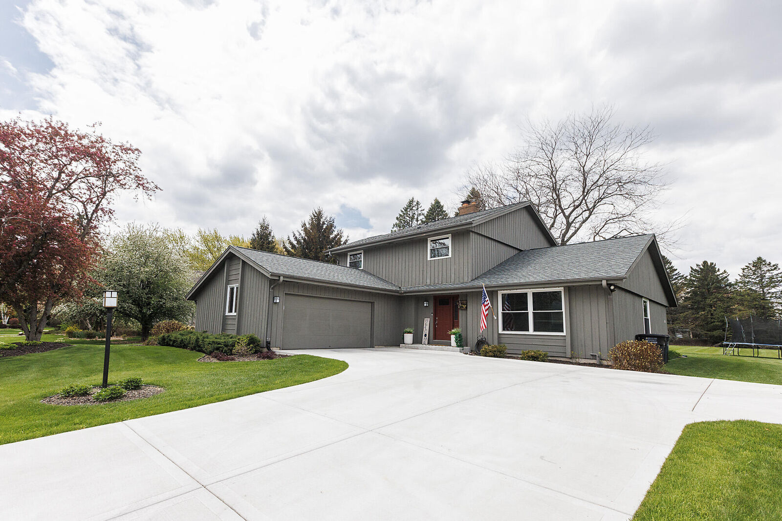 Property Photo:  4 Cherrywood Ct  WI 53402 