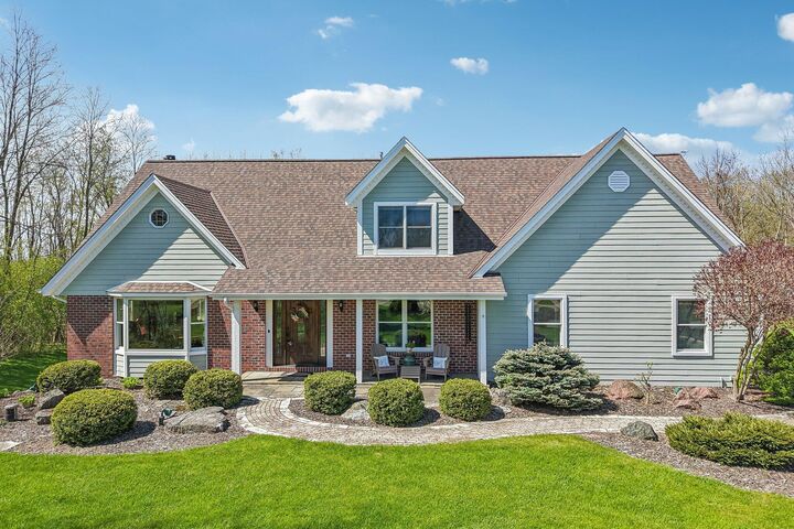Property Photo:  933 Elmwood Way Ct  WI 53033 