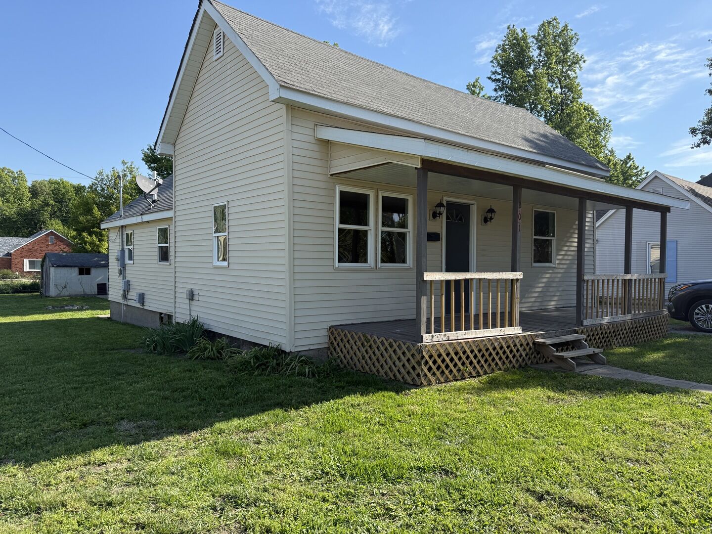 Property Photo: 201 E Lindell Street IL 62896