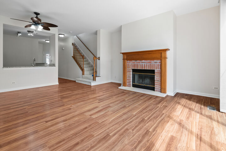 Property Photo:  303 Glen Leven Court 303  IL 60194 