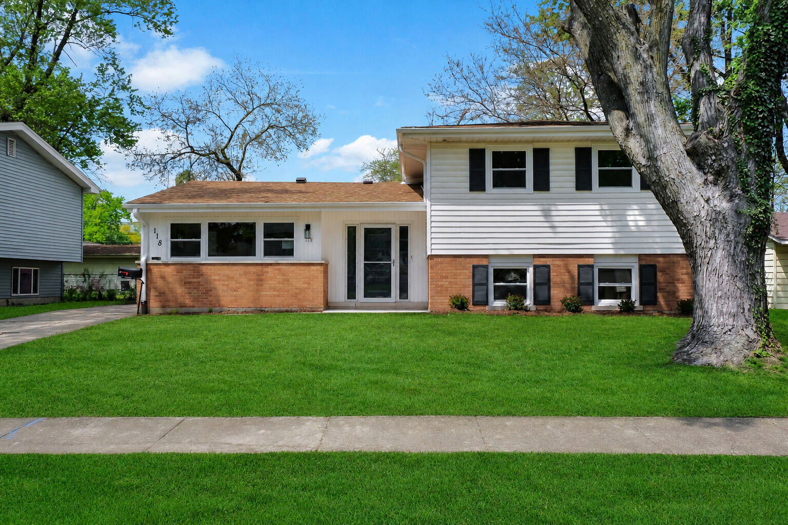Property Photo:  