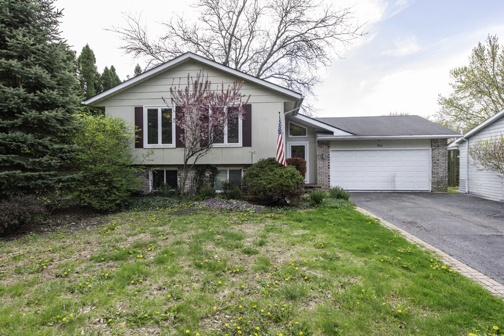 Property Photo:  814 Holdridge Avenue  IL 60096 