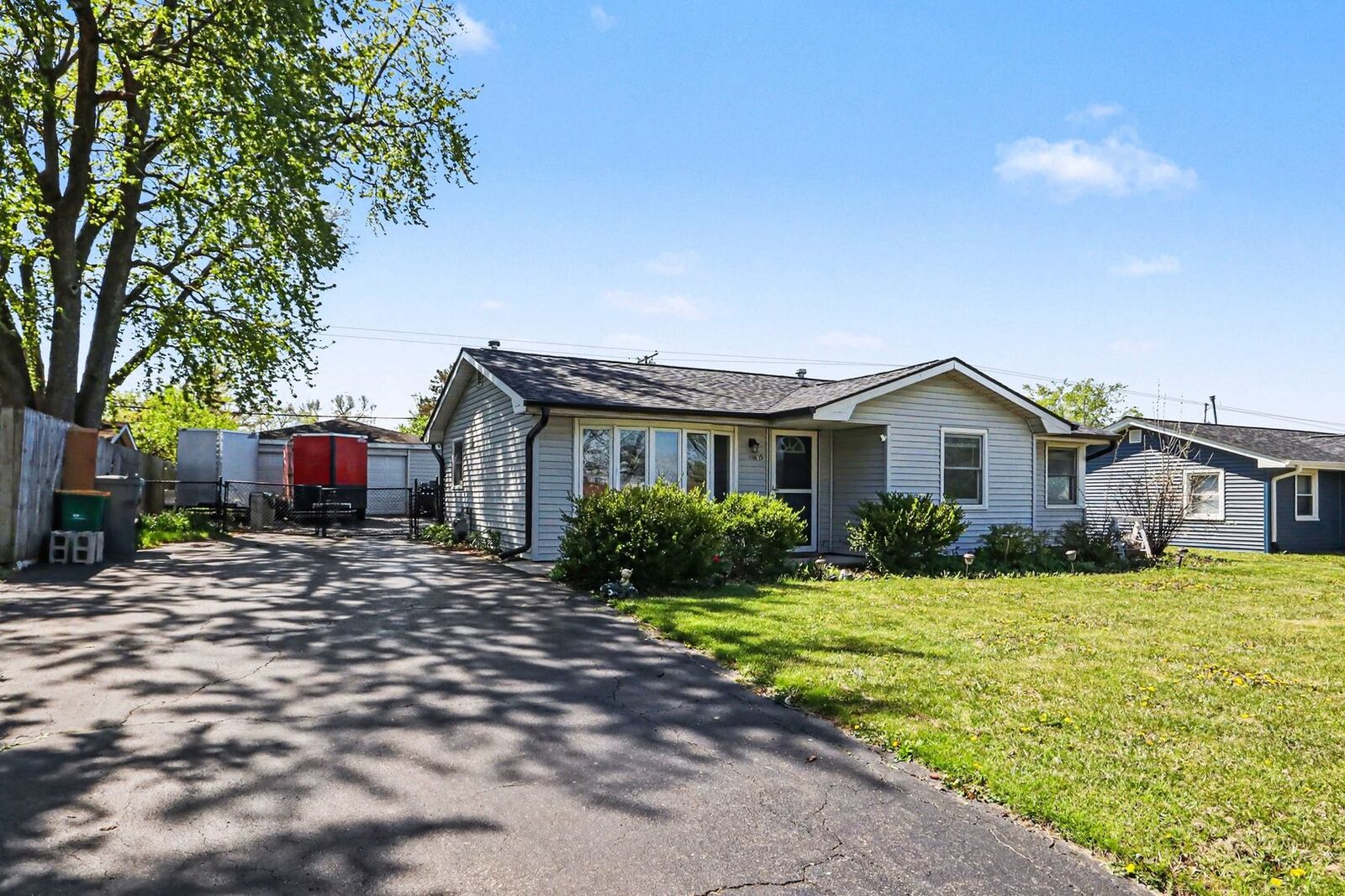 Property Photo:  
