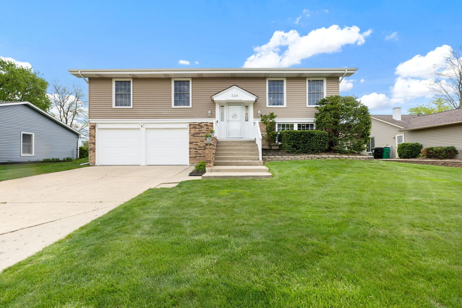 Property Photo:  324 Byron Avenue  IL 60108 