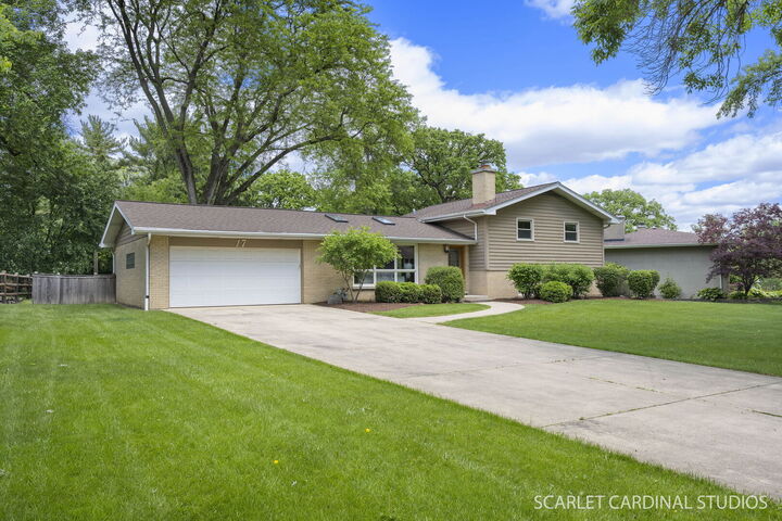 Property Photo:  17 Meisinger Lane  IL 60540 