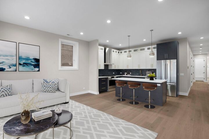Property Photo:  1627 W Warren Boulevard 2  IL 60612 