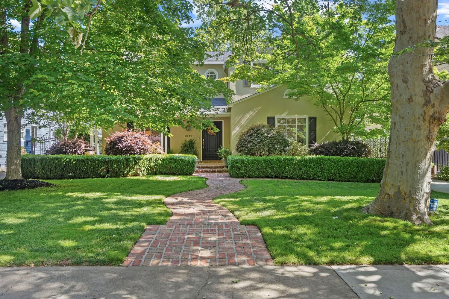 Property Photo:  1049 11th Avenue  CA 95818 