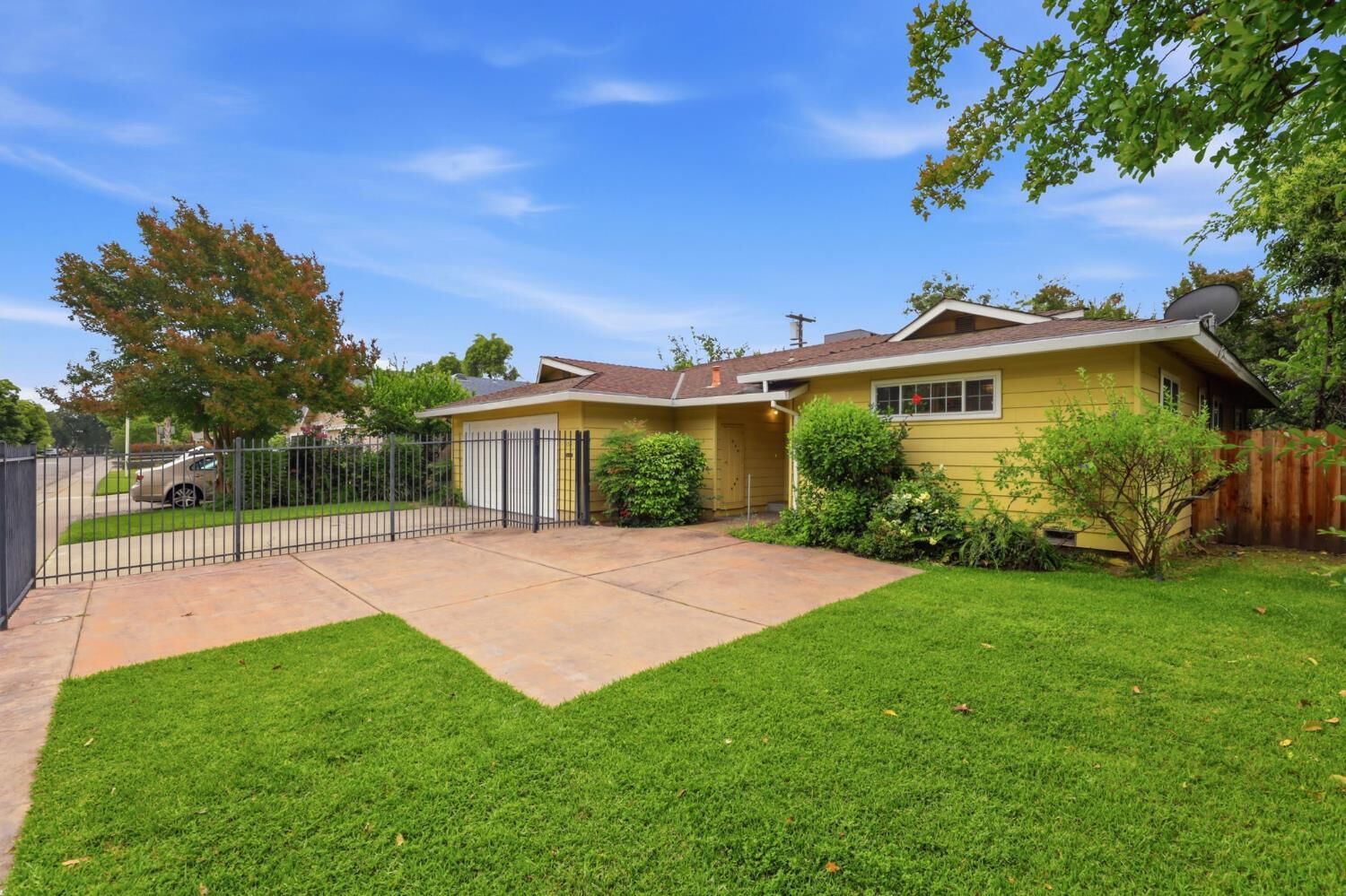 Property Photo:  158 Globe Avenue  CA 95815 