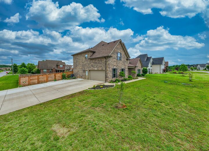 Property Photo:  1103 Escalade Ct  TN 37085 