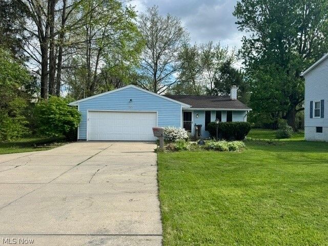 Property Photo:  525 Champion Avenue W  OH 44483 