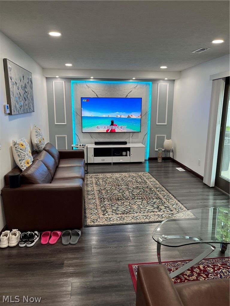 Property Photo:  2960 Richmond Road  OH 44122 