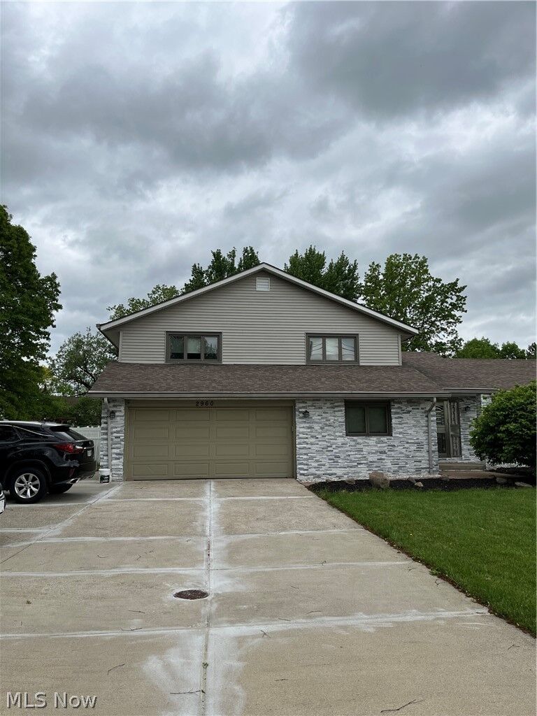 Property Photo:  2960 Richmond Road  OH 44122 