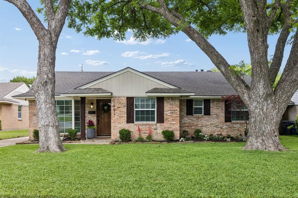 Property Photo: 10677 Larchfield Lane TX 75238
