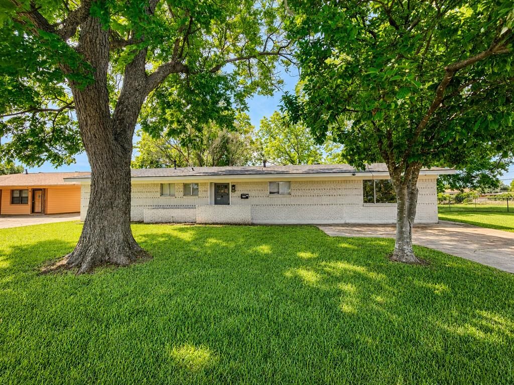 Property Photo:  1106 Caroline Drive  LA 71112 