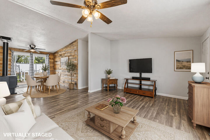 Property Photo:  4445 Southside  OR 97603 