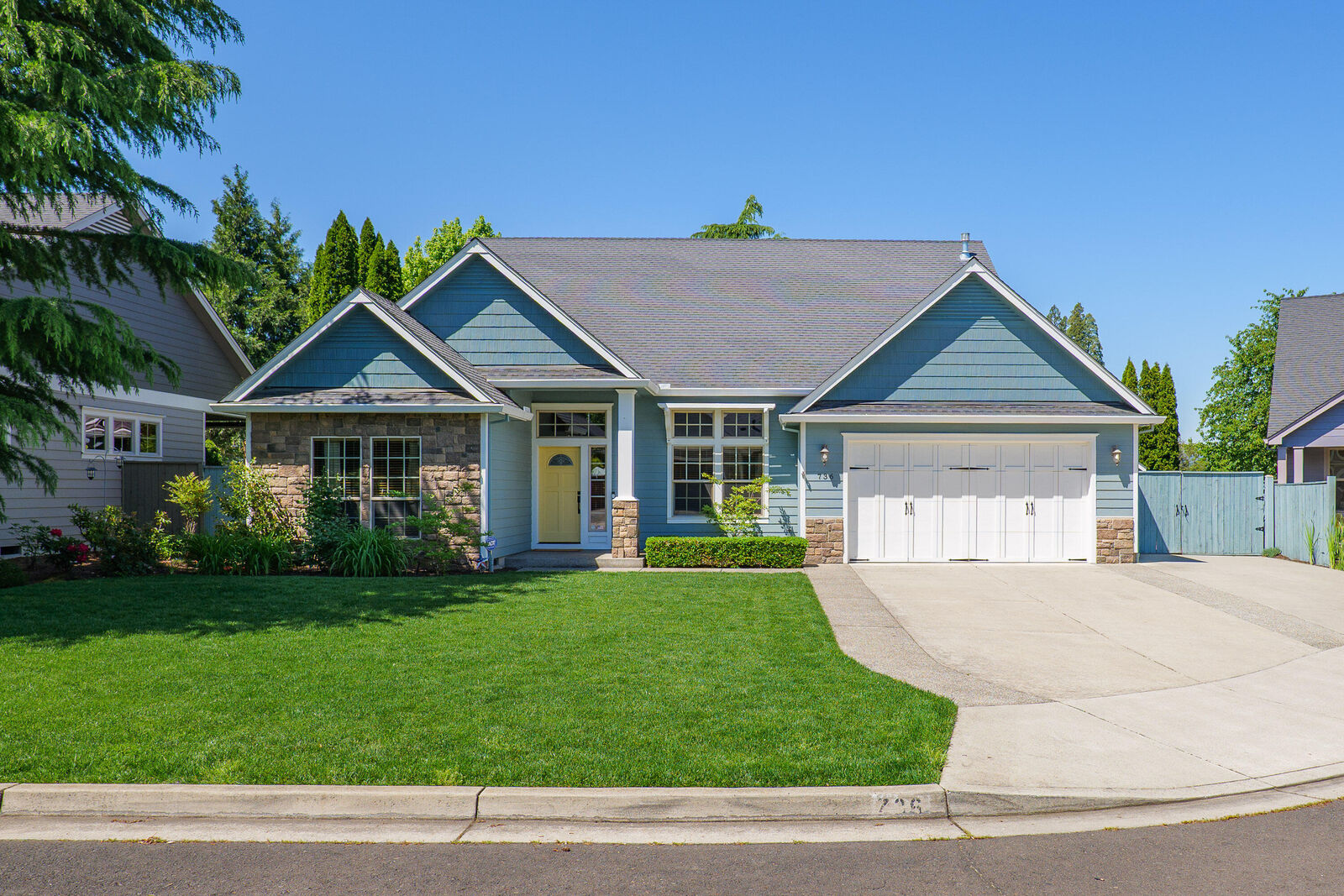 Property Photo:  736 Williams Court  OR 97504 