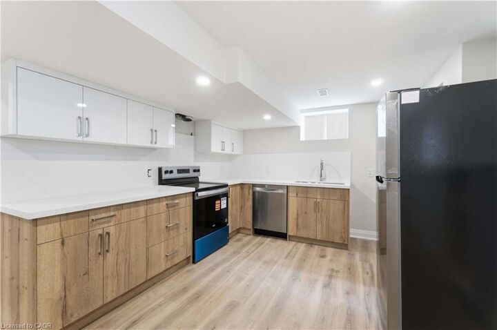 Property Photo:  124 McElroy Road E 3  ON L9A 1Y9 