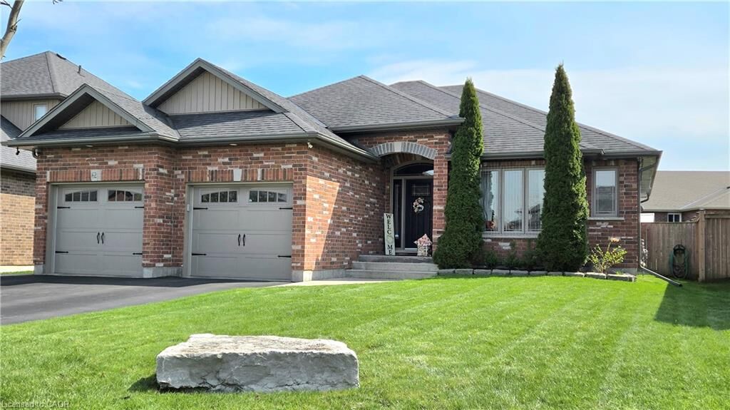 Property Photo:  62 Driftwood Drive  ON N3Y 0B4 