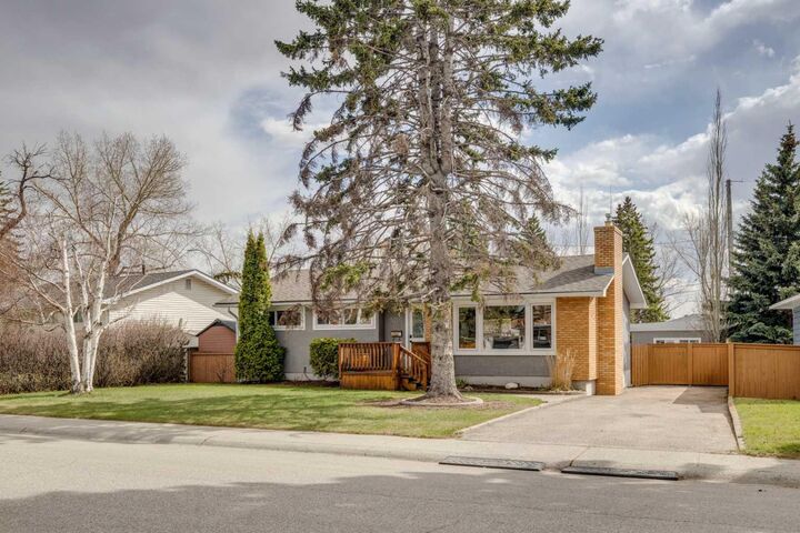 Property Photo:  5207 Grove Hill Road SW  AB T3E 4G7 