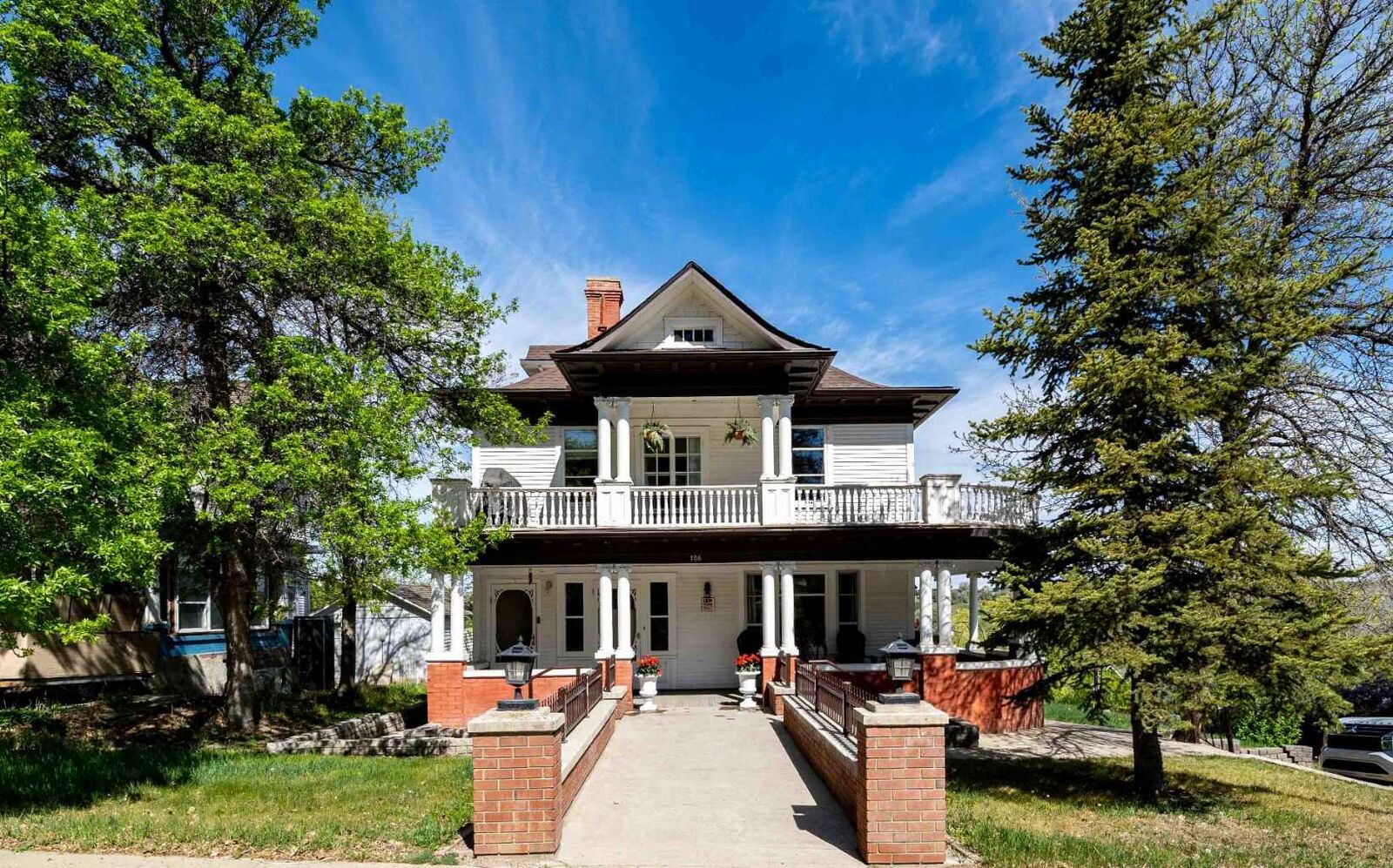 Property Photo:  106 3 Street SE  AB T1A 0G2 