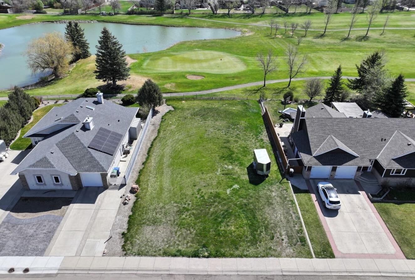 Property Photo:  105 Fairway Drive  AB T1M 1H1 